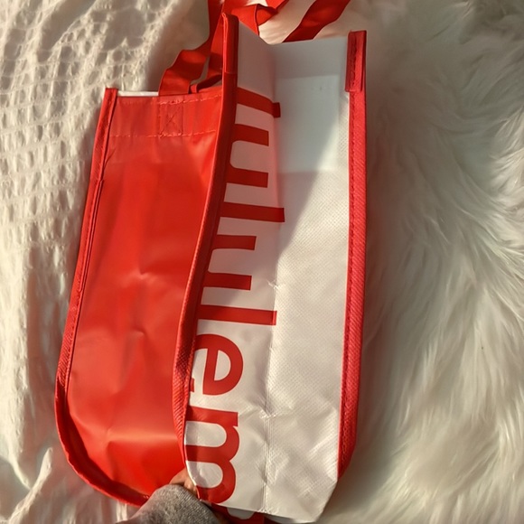 Red Lululemon bag - Picture 3 of 4